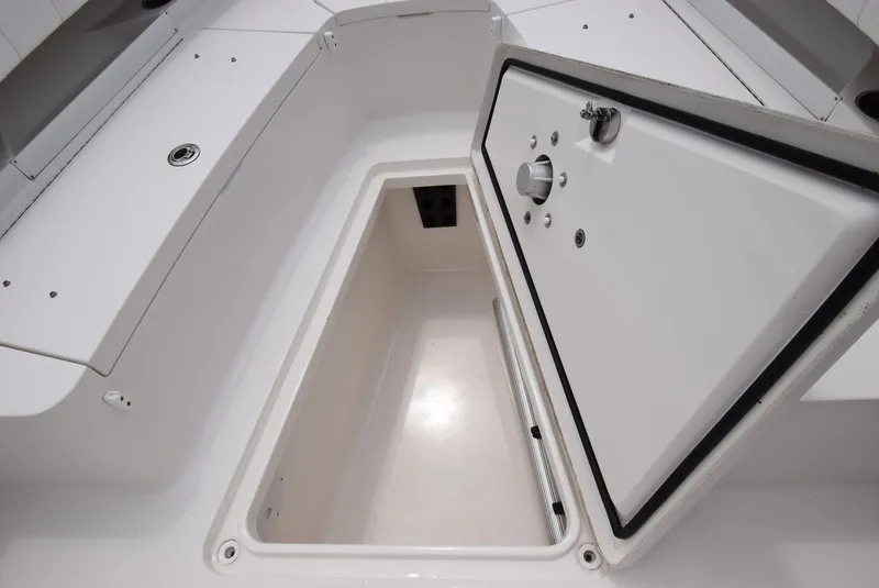 Slide: The Image of Regulator Marine 28 Forward Seating 2012 - 30
