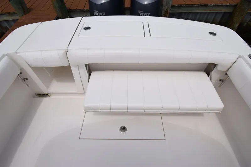 Slide: The Image of Regulator Marine 28 Forward Seating 2012 - 37