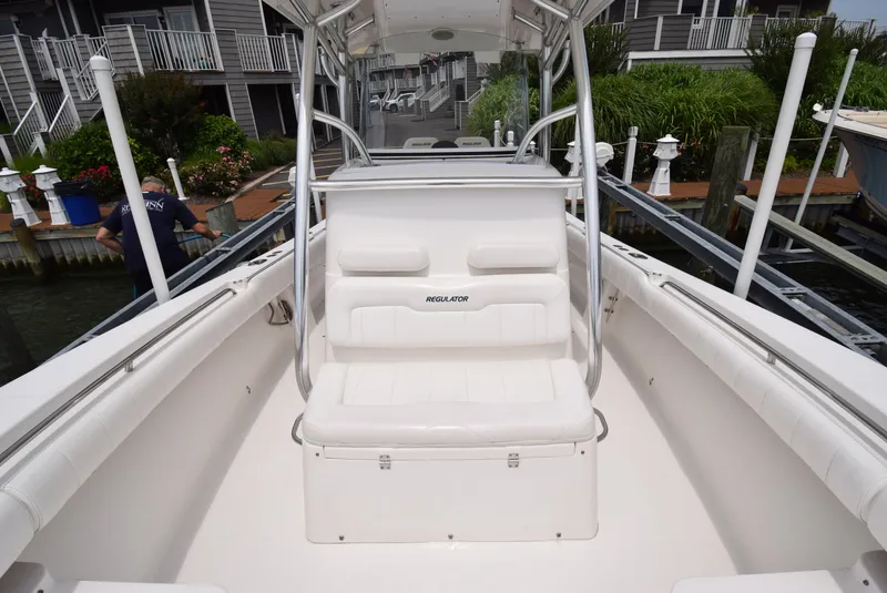 Slide: The Image of Regulator Marine 28 Forward Seating 2012 - 33
