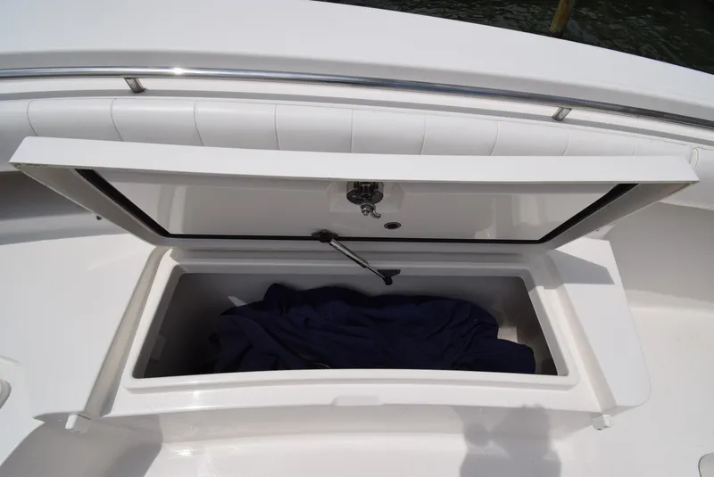 Slide: The Image of Regulator Marine 28 Forward Seating 2012 - 29