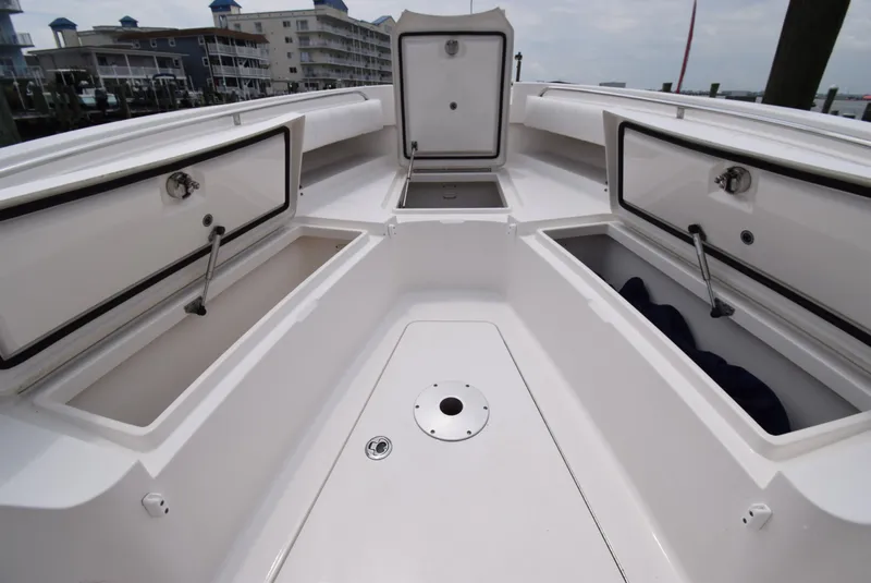 Slide: The Image of Regulator Marine 28 Forward Seating 2012 - 26