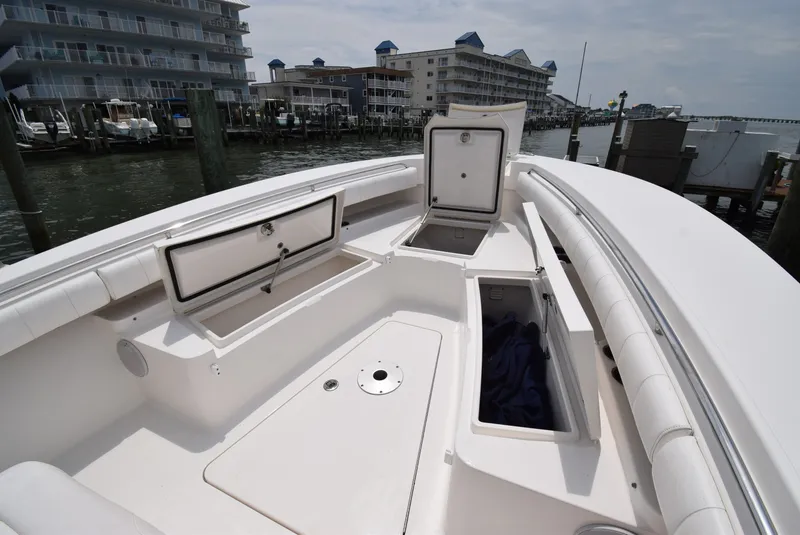 Slide: The Image of Regulator Marine 28 Forward Seating 2012 - 25