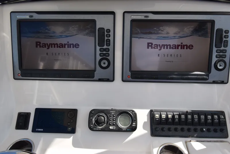 Slide: The Image of Regulator Marine 28 Forward Seating 2012 - 11