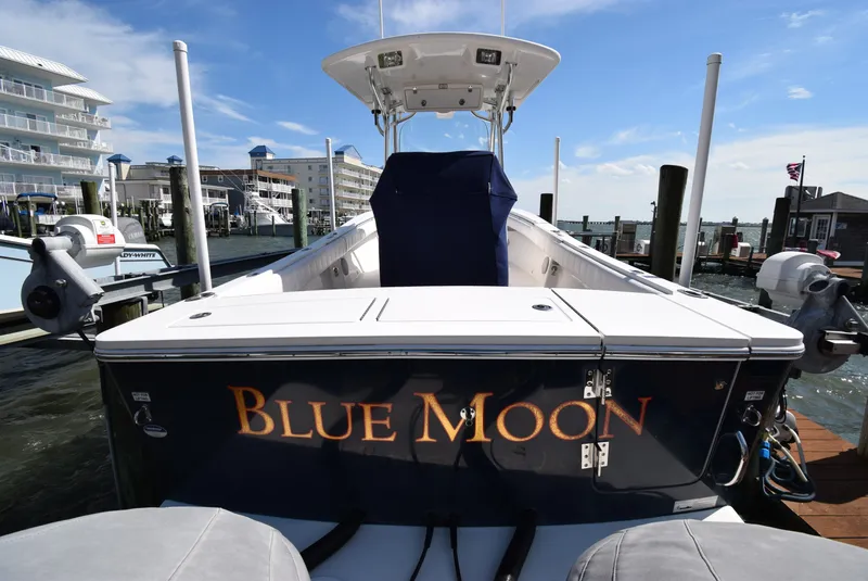 Slide: The Image of Regulator Marine 28 Forward Seating 2012 - 9
