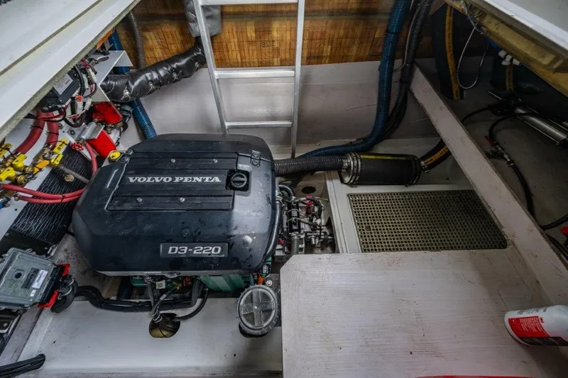 Slide: The Image of The engine room features a Volvo Penta D3-220 engine with various hoses and cables. - 39