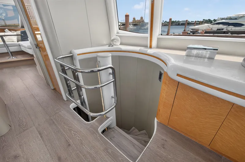 Slide: The Image of Lazzara Yachts 80 SL 2001 - 89