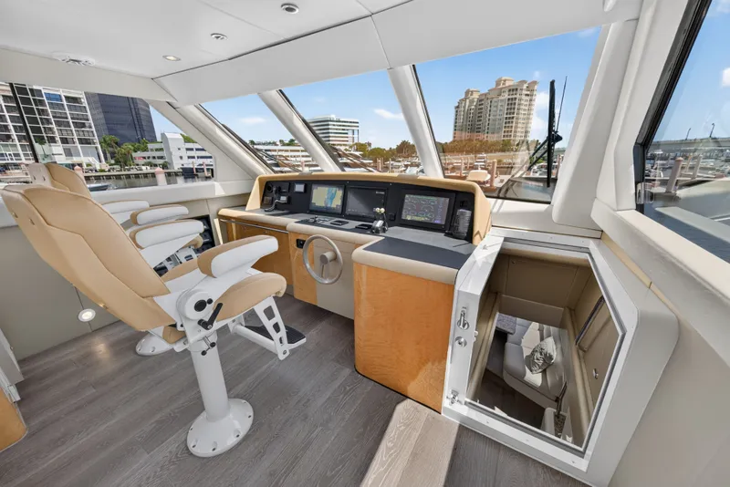 Slide: The Image of Lazzara Yachts 80 SL 2001 - 60