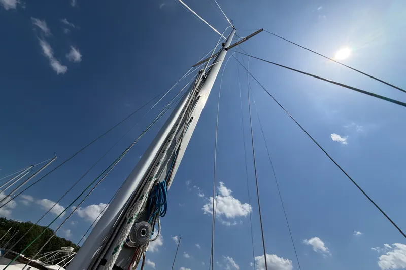 Slide: The Image of Mast of 2000 Island Packet 320 sailboat against a clear blue sky. - 29