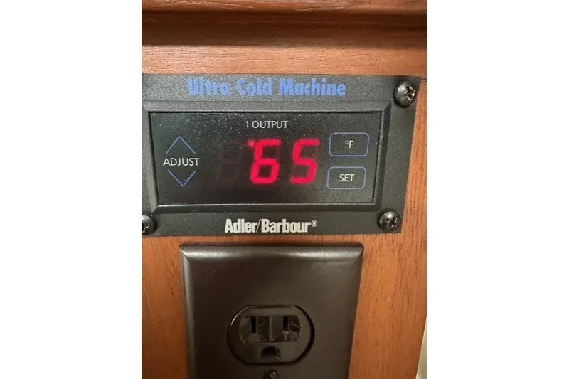 Slide: The Image of Adler Barbour Ultra Cold Machine display on 2000 Island Packet 320 yacht. - 71