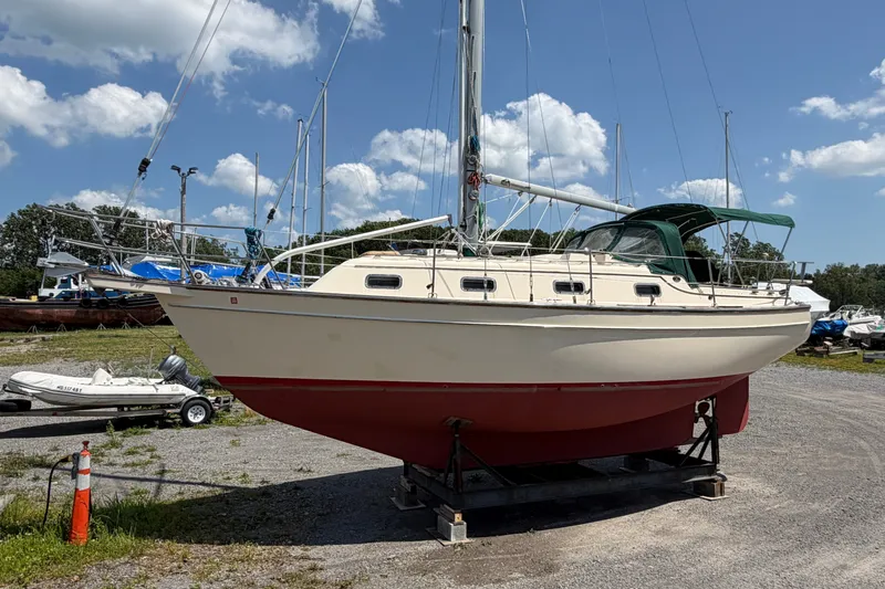 Slide: The Image of Sailboat Island Packet 320, 2000 model, on land with clear sky background. - 12
