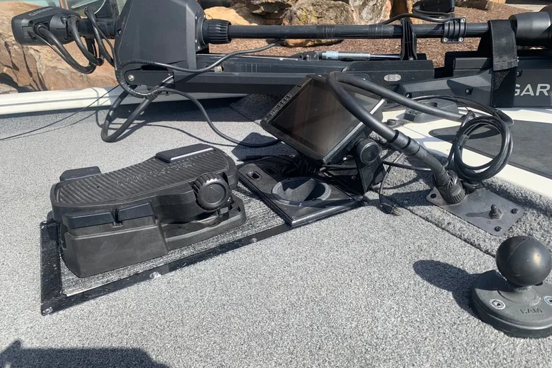 Slide: The Image of 2018 Tracker Pro Team 195 TXW boat deck with trolling motor and fishfinder. - 11