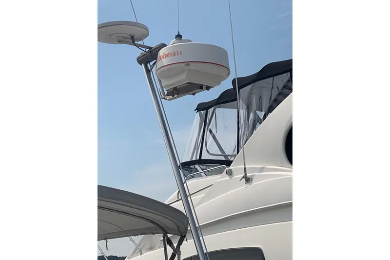 Slide: The Image of Autohelm radar mount and satellite dish - 49