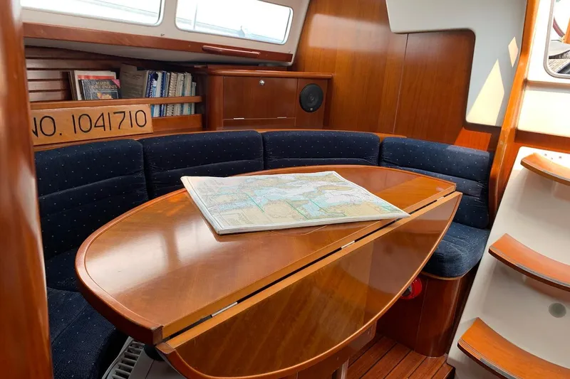 Slide: The Image of Dinette is a step up from the cabin sole - 9