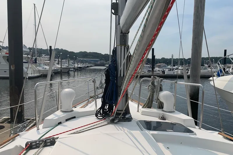 Slide: The Image of Rigid boom vang and running rigging - 71