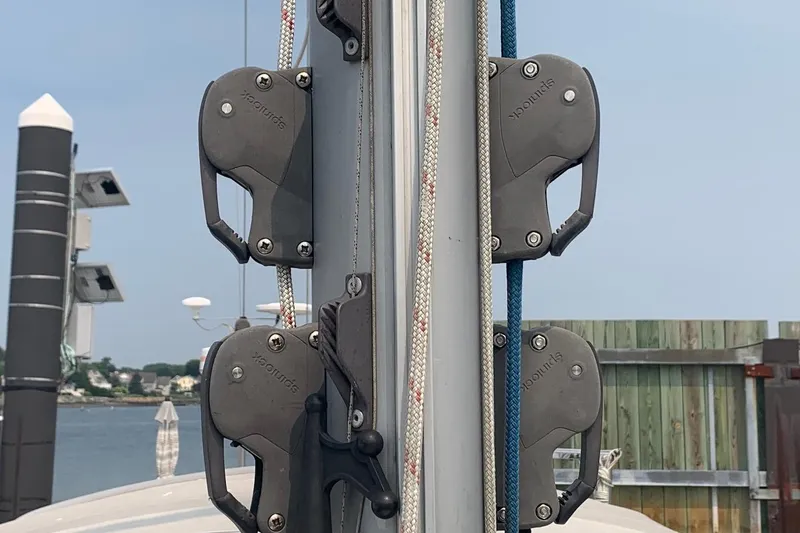 Slide: The Image of Multiple clutches on the mast - 62
