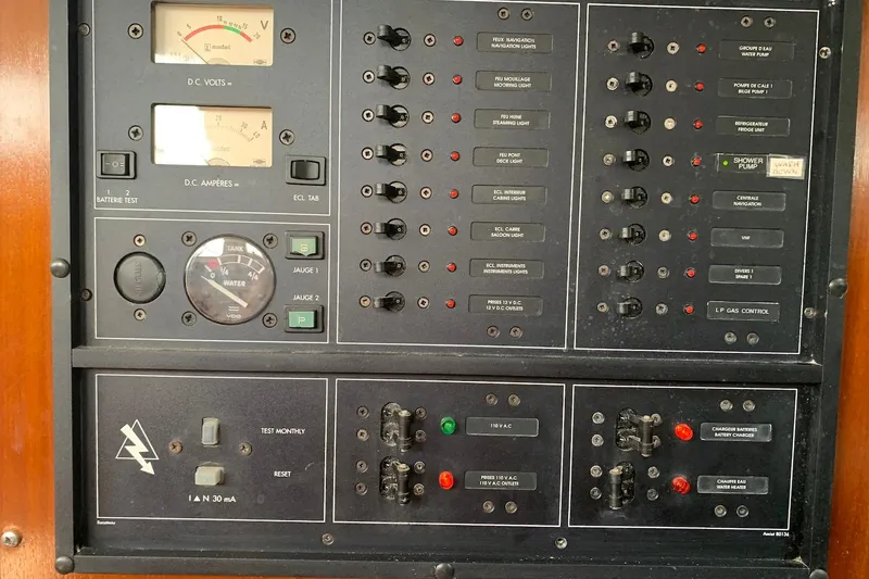 Slide: The Image of 12V/110V control panel - 31