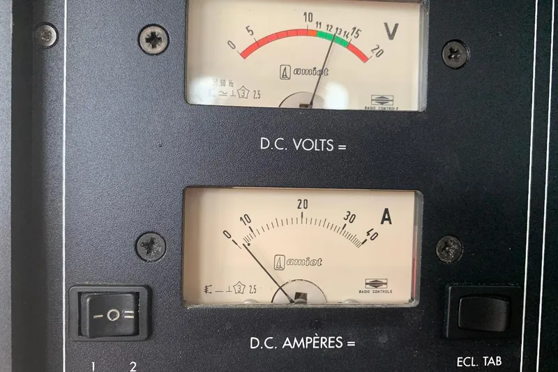 Slide: The Image of Voltmeter measures two battery banks - 48