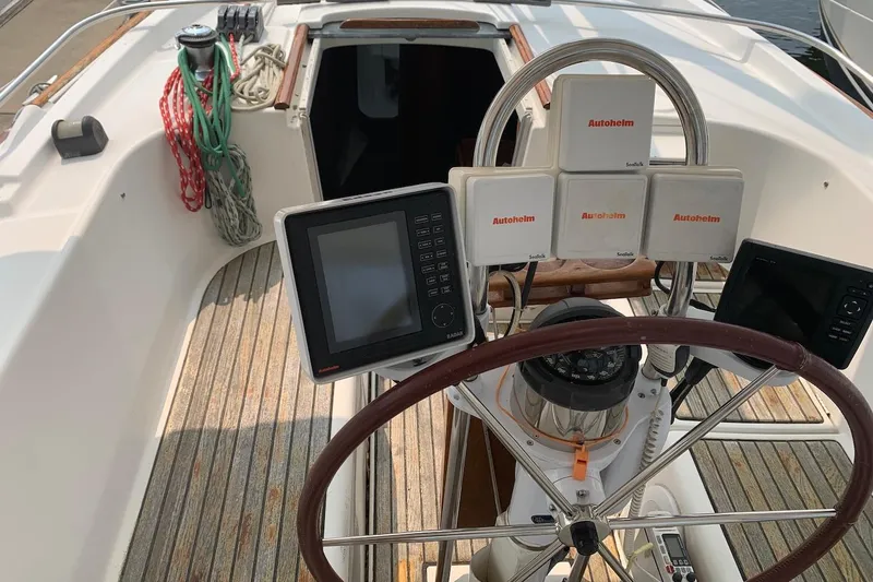 Slide: The Image of Raymarine chartplotter; Autohelm instruments - 58