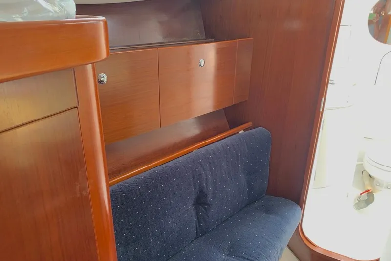 Slide: The Image of Port berth in forward cabin - 24