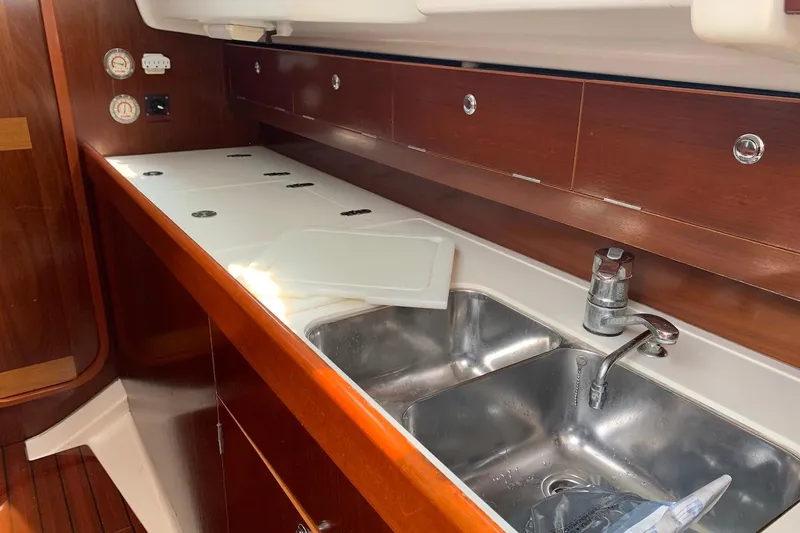Slide: The Image of Beneteau Oceanis 40 CC 1996 - 15
