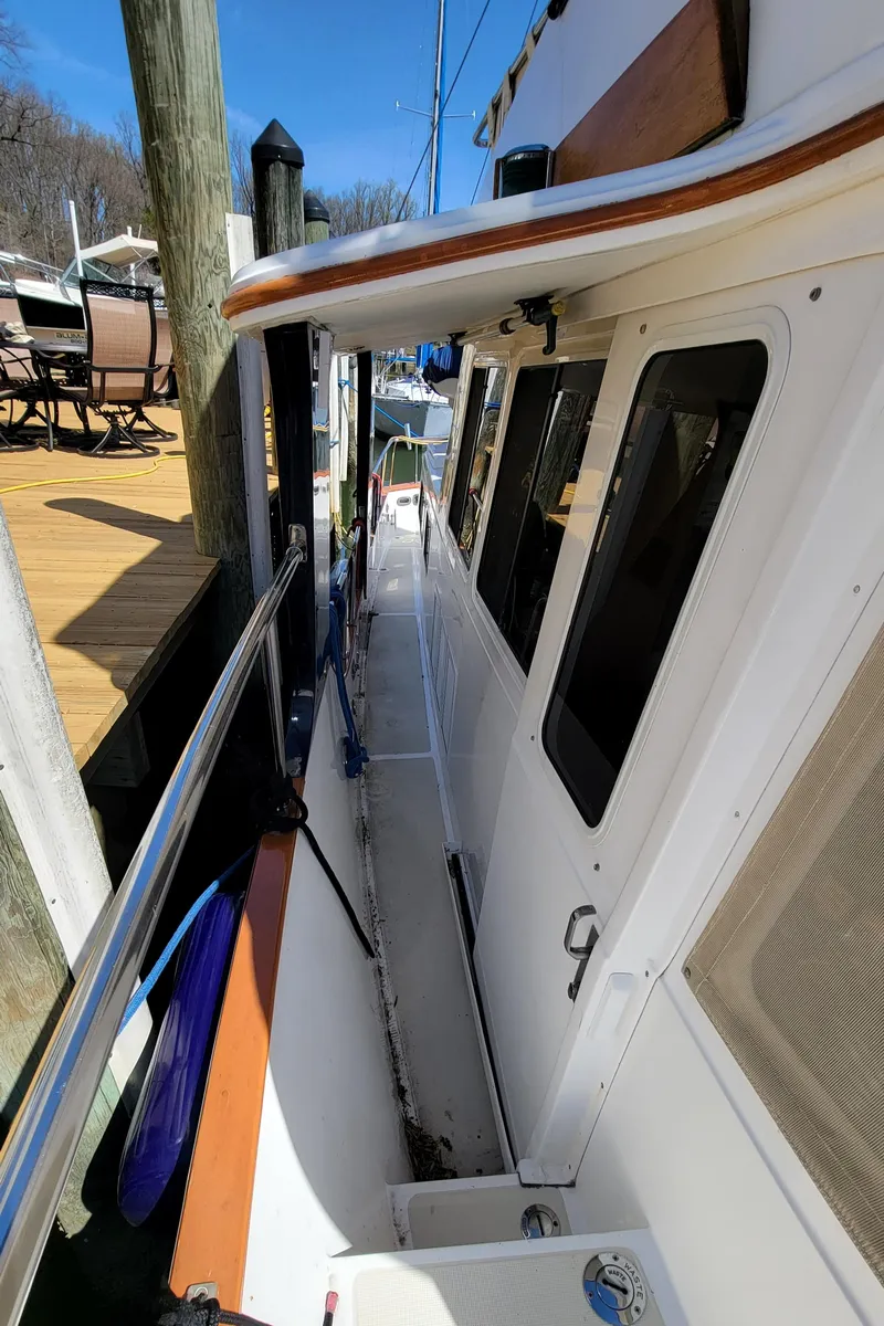 Slide: The Image of Pacific Seacraft 38T Fast Trawler 2003 - 78