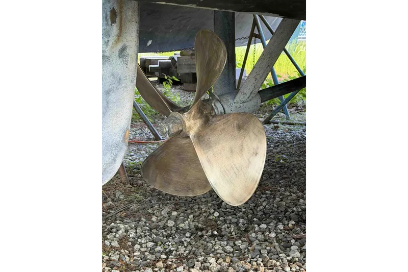Slide: The Image of Propeller of 2003 Pacific Seacraft 38T Fast Trawler on gravel surface. - 85