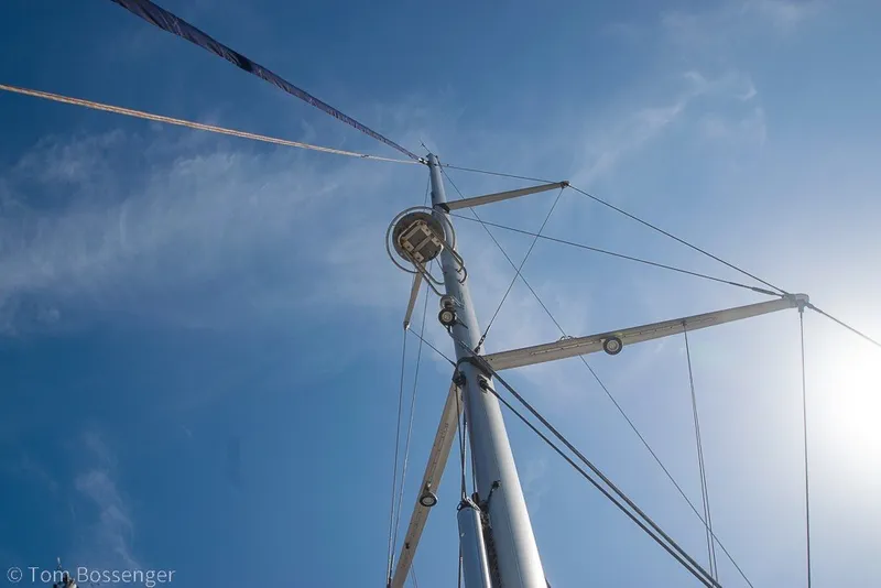 Slide: The Image of Mast of 2009 Hunter 50 Center Cockpit sailboat against clear blue sky. - 86