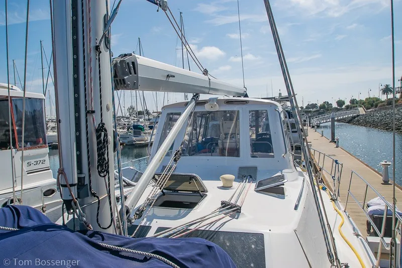 Slide: The Image of 2009 Hunter 50 Center Cockpit sailboat docked at marina under clear skies. - 85