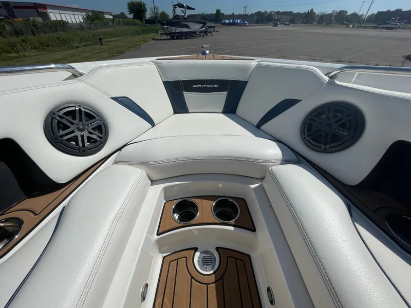 Slide: The Image of Nautique Super Air Nautique 210 2016 - 11