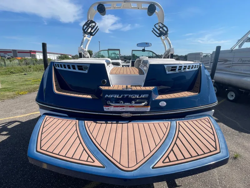 Slide: The Image of Nautique Super Air Nautique 210 2016 - 6