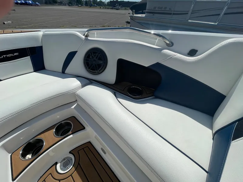 Slide: The Image of Nautique Super Air Nautique 210 2016 - 12