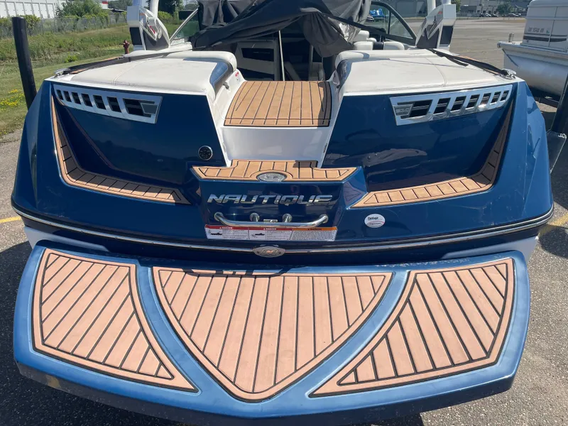 Slide: The Image of Nautique Super Air Nautique 210 2016 - 45