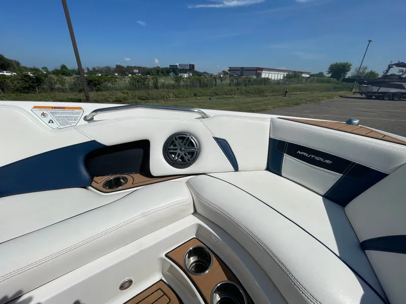 Slide: The Image of Nautique Super Air Nautique 210 2016 - 10