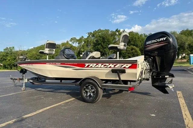 Slide: The Image of 2018 Tracker Pro Team 195 TXW 40th Anniversary Edition boat with Mercury engine. - 10