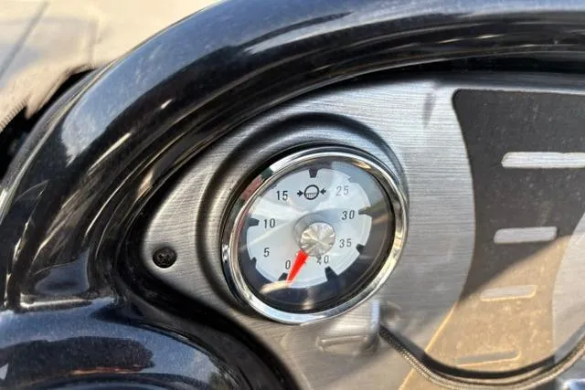 Slide: The Image of Gauge on 2018 Tracker Pro Team 195 TXW 40th Anniversary Edition dashboard. - 33