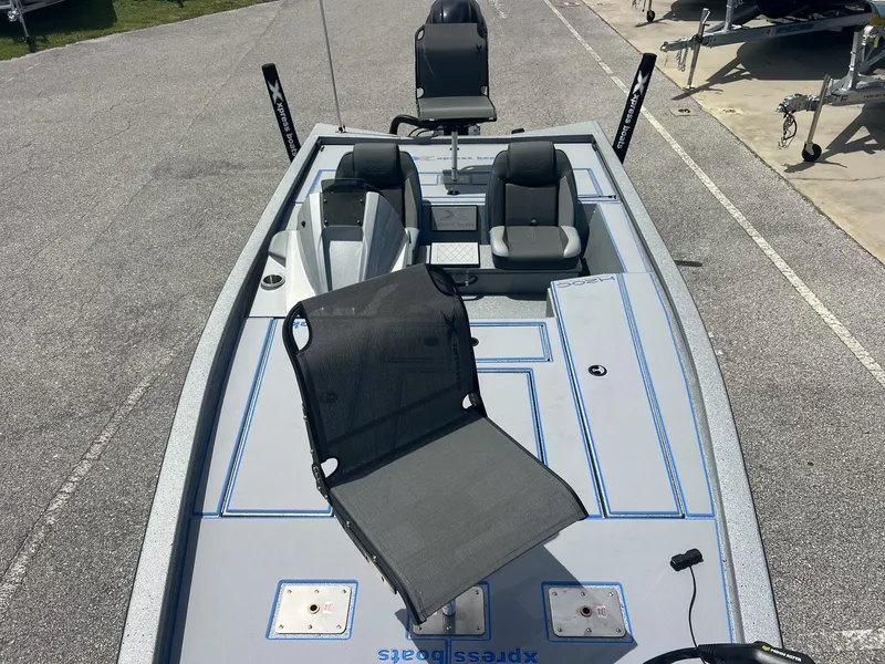 Slide: The Image of Xpress H20 Crappie 2027 - 5