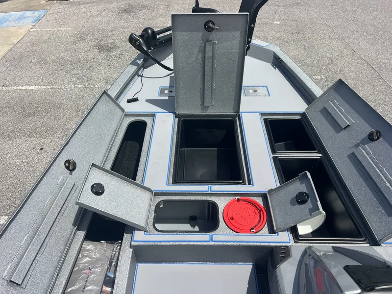 Slide: The Image of Xpress H20 Crappie 2027 - 4