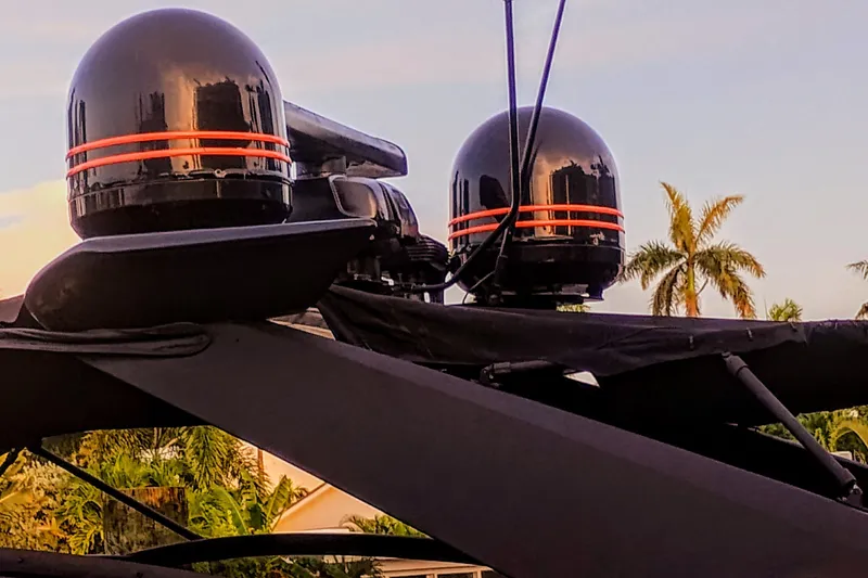 Slide: The Image of Radar equipment on a 2000 Sunseeker Camargue 50 yacht, with palm trees in the background. - 32