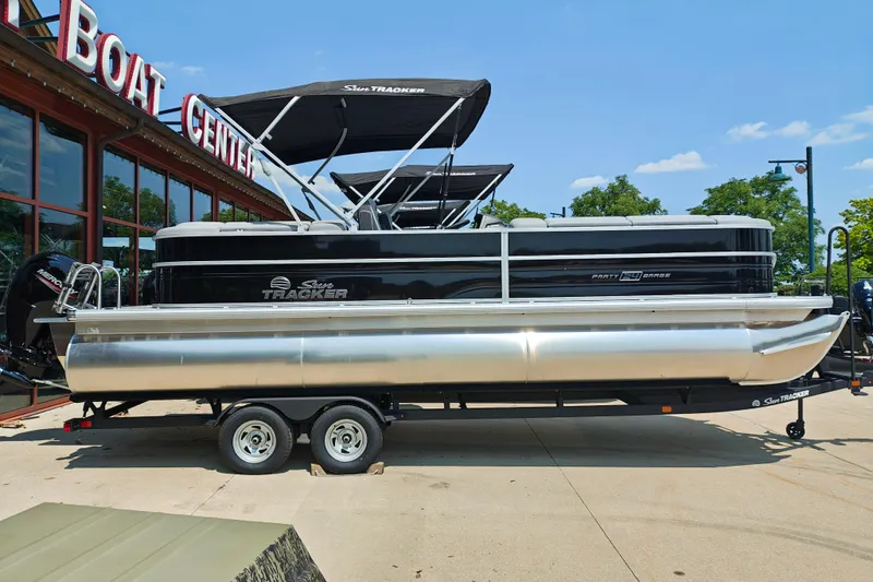 The Image of Sun Tracker Party Barge 24 XP3 2026 - undefined