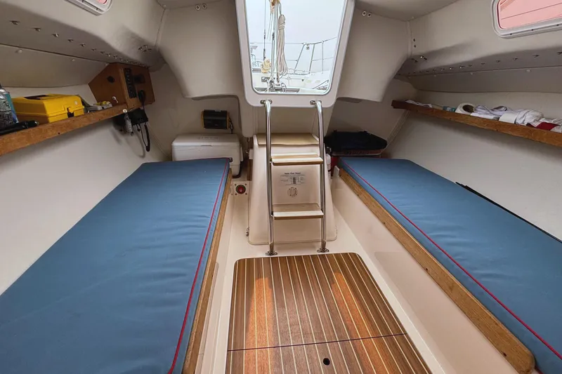 Slide: The Image of Interior of a 2006 J Boats J/100 sailboat with blue cushioned seating. - 28