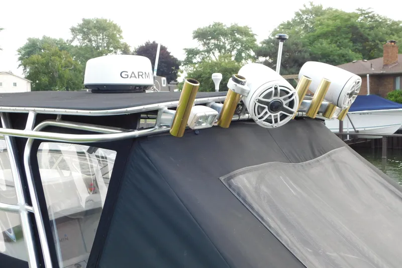 Slide: The Image of 2006 Fountain 38 LX boat with Garmin radar and mounted speakers on the roof. - 7