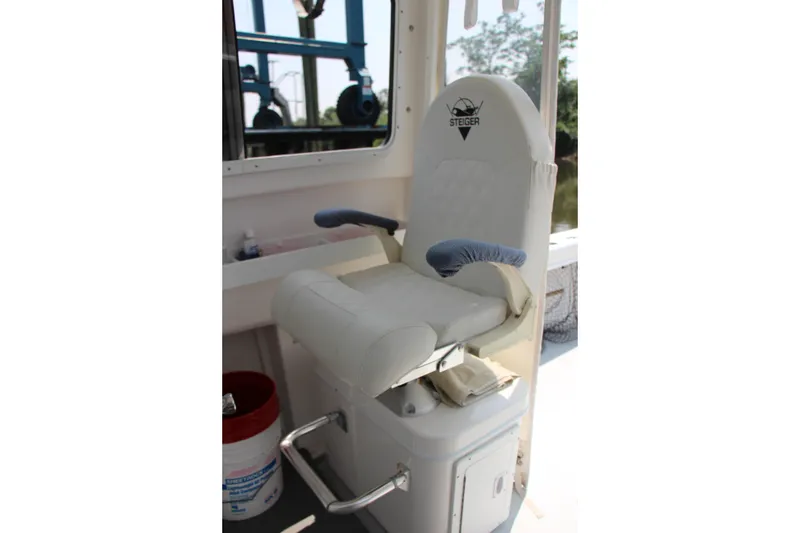 Slide: The Image of Captain's chair on 2022 Steiger Craft 21 Miami boat, featuring cushioned seating and armrests. - 36
