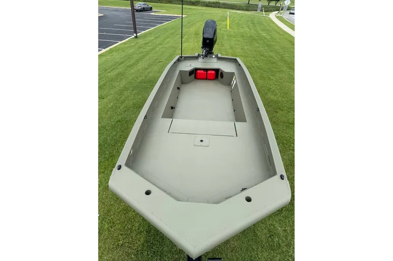Slide: The Image of 2026 Tracker Grizzly 1650 T Prairie Wings Edition boat on grass, showcasing interior layout. - 7