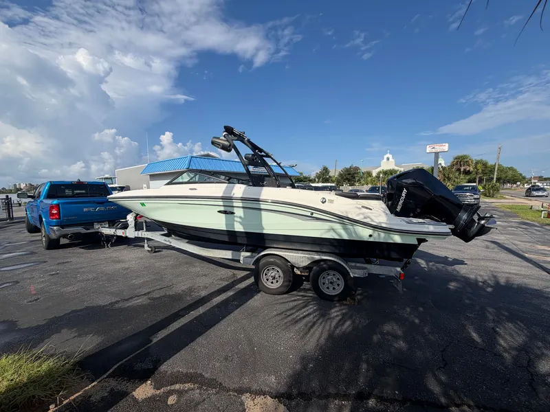 Slide: The Image of Sea Ray SPX 210 Outboard 2021 - 3