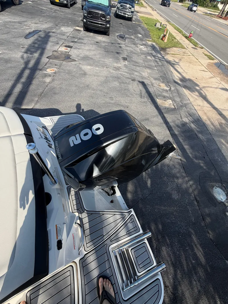 Slide: The Image of Sea Ray SPX 210 Outboard 2021 - 5