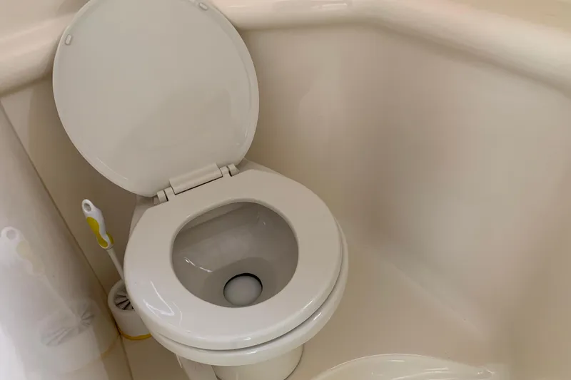 Slide: The Image of Toilet in 2000 Sea Ray Sundancer 310 boat bathroom. - 32