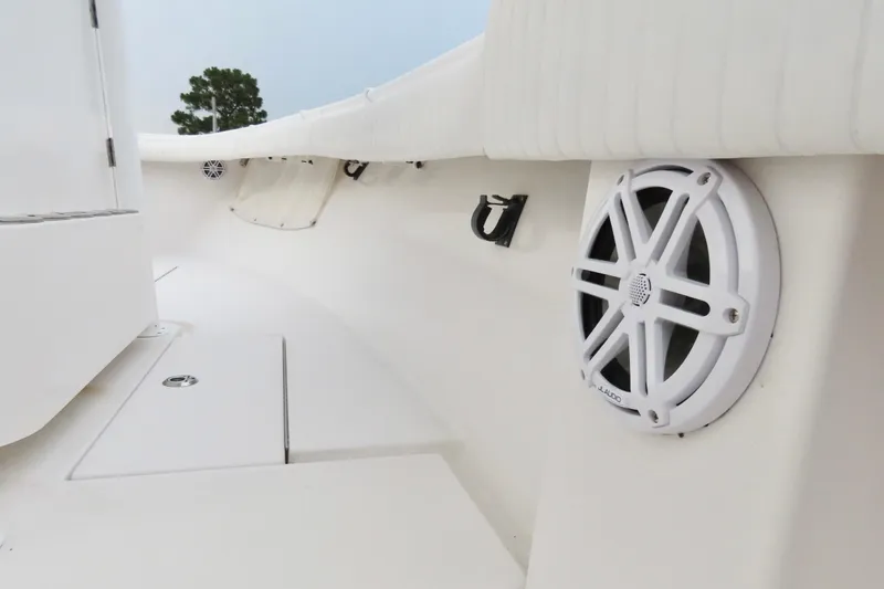 Slide: The Image of 2008 Onslow Bay 27 Offshore Edition boat interior with JL Audio speaker. - 13