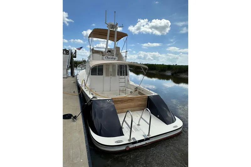 Slide: The Image of 2007 True North 38 Heritage boat docked on a sunny day with clear skies. - 14