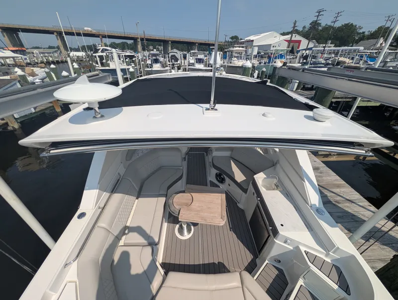 Slide: The Image of Sea Ray SLX 350 Outboard 2023 - 48