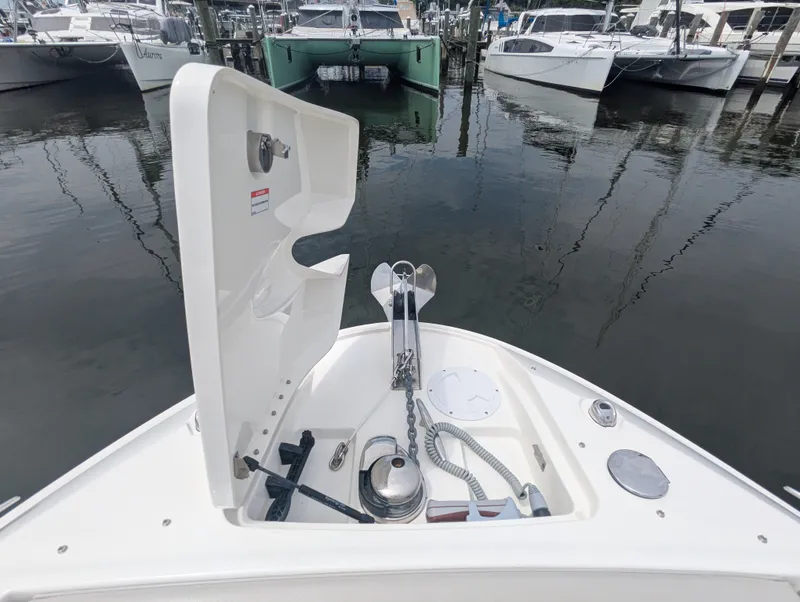 Slide: The Image of Sea Ray SLX 350 Outboard 2023 - 14